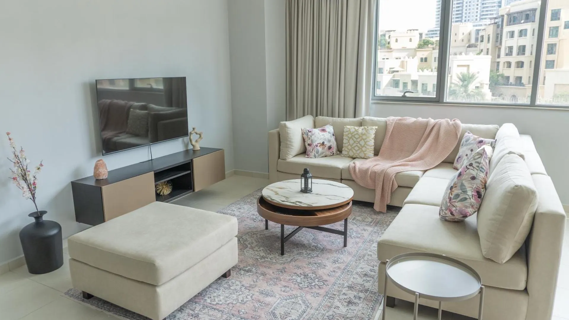 Downtown Oasis, Burj Khalifa Views, Luxury Amenities Lejlighed Dubai 0*,