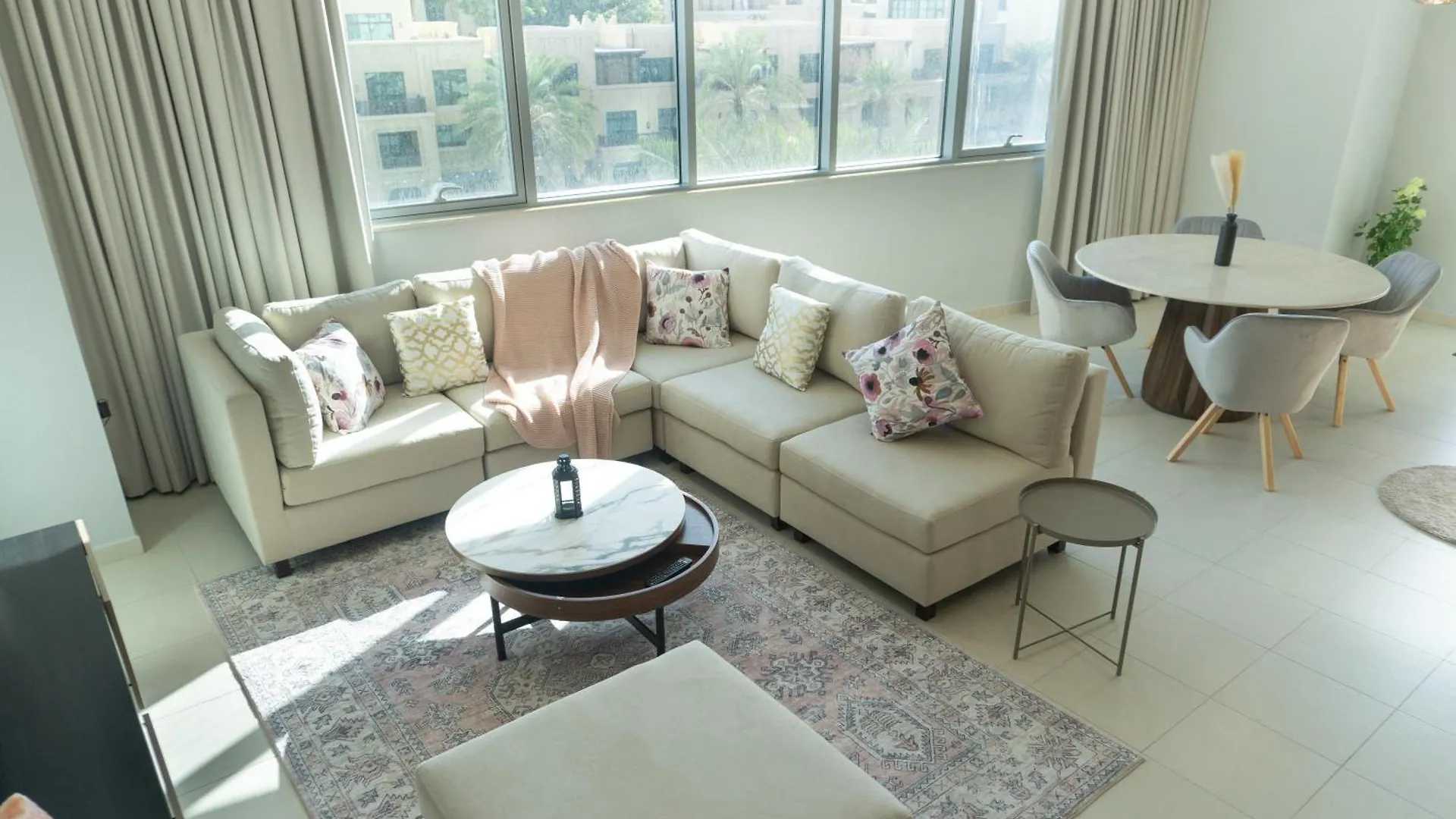 Downtown Oasis, Burj Khalifa Views, Luxury Amenities Lejlighed Dubai