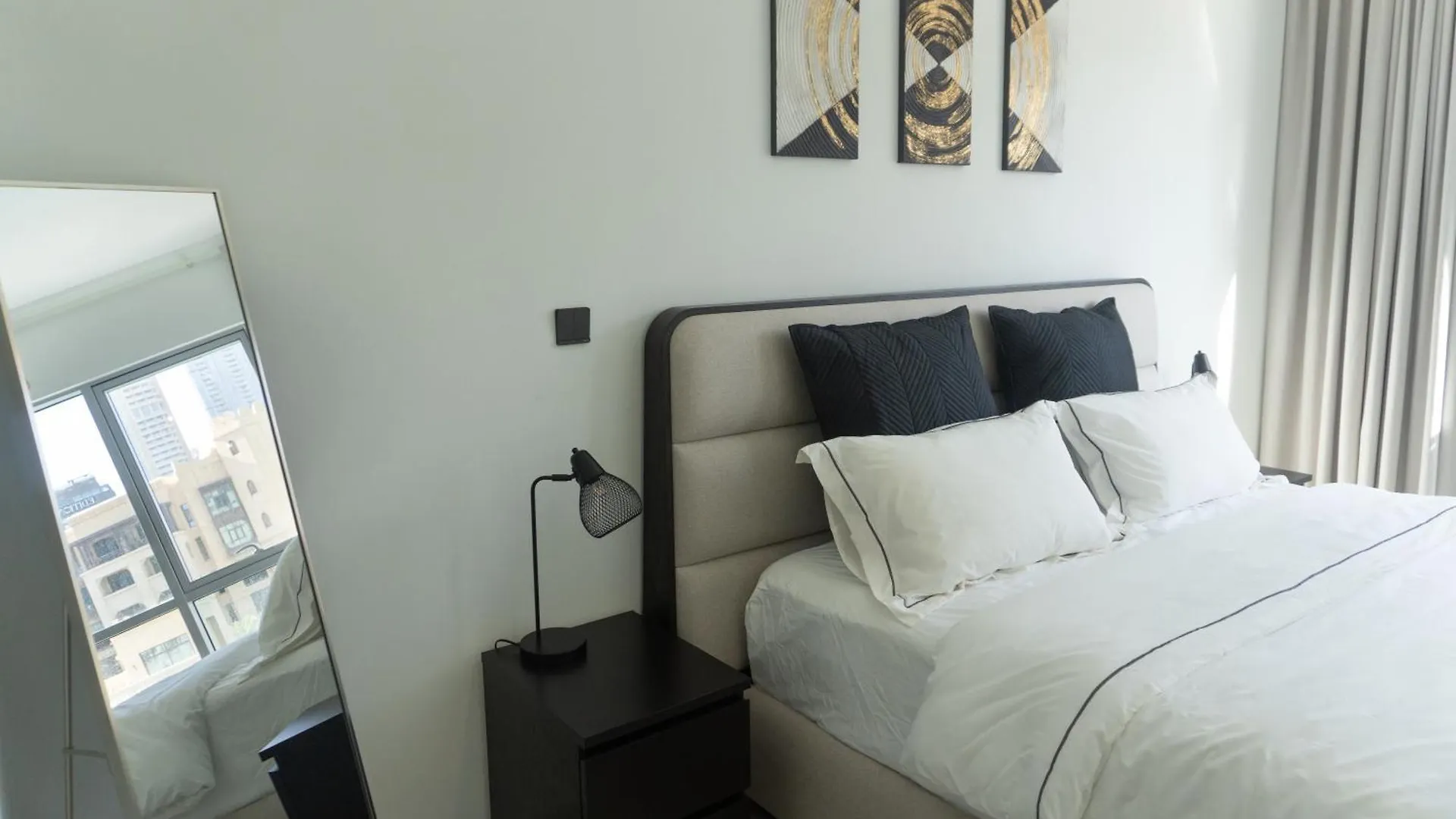 두바이 Downtown Oasis, Burj Khalifa Views, Luxury Amenities 아파트
