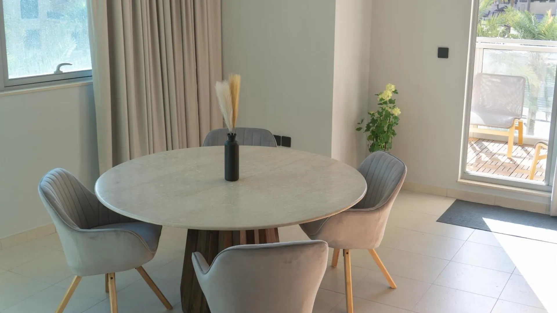 두바이 Downtown Oasis, Burj Khalifa Views, Luxury Amenities 아파트