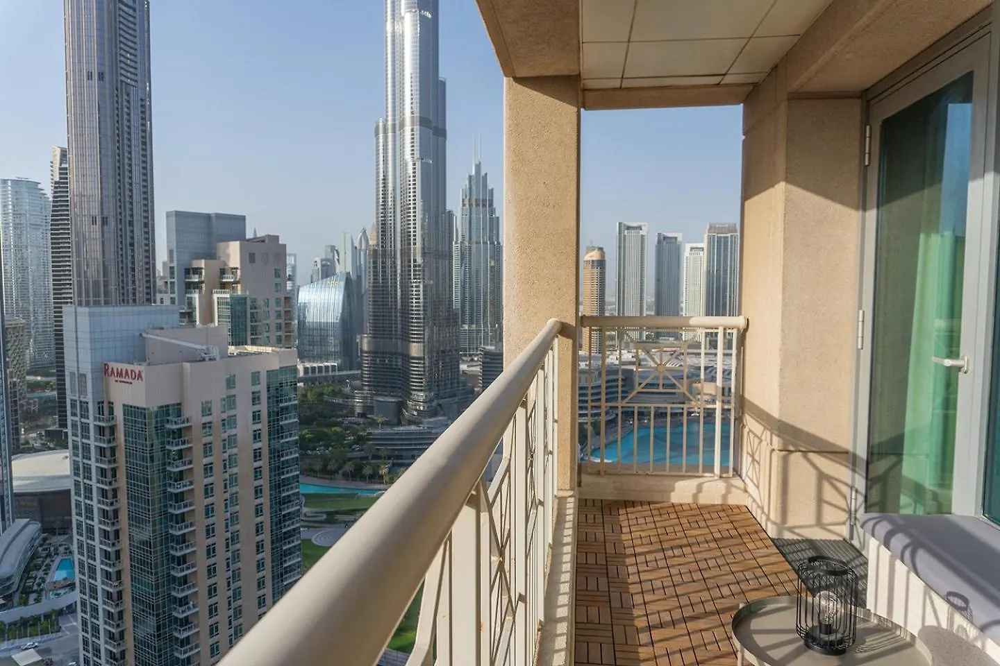 두바이 Downtown Oasis, Burj Khalifa Views, Luxury Amenities 아파트 아랍에미리트